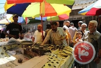 عادة متوارثة... كسر صيام الغزيين على &quot;الفسيخ&quot;