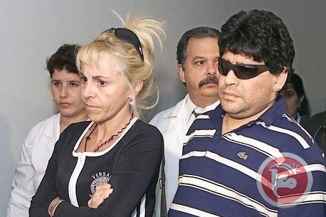 مارادونا يتهم زوجته السابقة بسرقة 6 ملايين دولار
