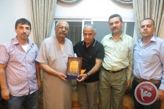 إدارة نادي قلقيلية الأهلي تكرم عبد الله عامر واحمد بدير