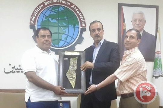 جمعية رجال الأعمال الفلسطينيين تكرم البروفسور أبو العيش بغزة