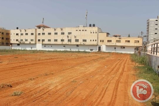 اعتصام امام بلدية قلقيلية للمطالبة بانهاء ملف الملعب