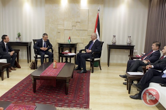 الحمد الله يستقبل رئيس بعثة الصليب الاحمر الجديد لدى فلسطين