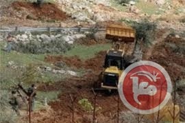قوات الاحتلال تغلق طرقا زراعية في كفر قدوم