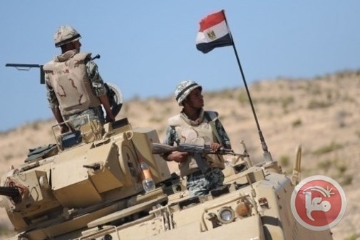 مقتل جندي مصري إثر تفجير مدرعة برفح