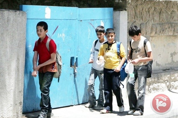 غزة- تأجيل توزيع شهادات الطلبة الى الثلاثاء المقبل