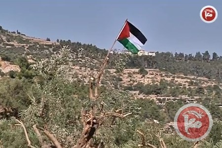 قداس في منطقة بير عونة المهددة بالمصادرة
