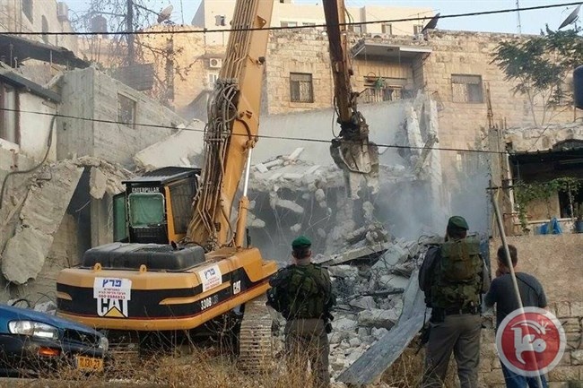 The occupation demolishes a house south of Hebron and arrests 6 citizens