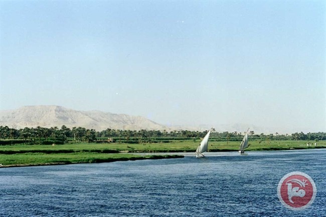 نهر النيل جنوب مصر يتعرض لتلوث بتسرب بقعة نفطية عملاقة
