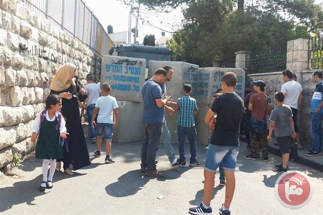 الاحتلال يغلق طريق 3 مدارس في القدس