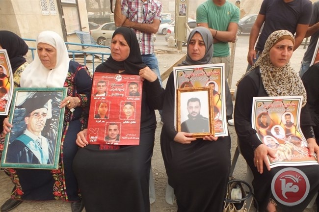 اسرى الشعبية يضربون عن الطعام احتجاجاً على استمرار العقوبات