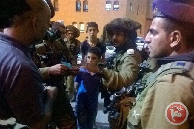 هكذا نكلّ جنود الاحتلال باطفال خلال اقتحام منازلهم