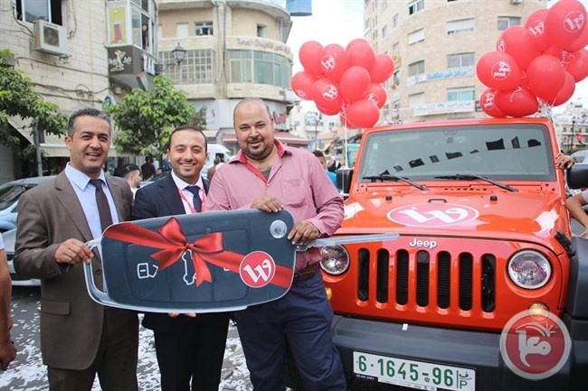 الوطنية موبايل تسلم جيب &quot;رانجلر&quot; لفائز من بلاطة