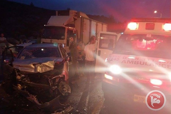 اصابة خلال حادث بين مركبتين فلسطينية وإسرائيلية في الخليل