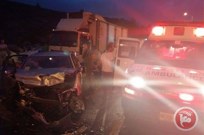 اصابات بحادث بين مركبتين فلسطينية واسرائيلية جنوب نابلس