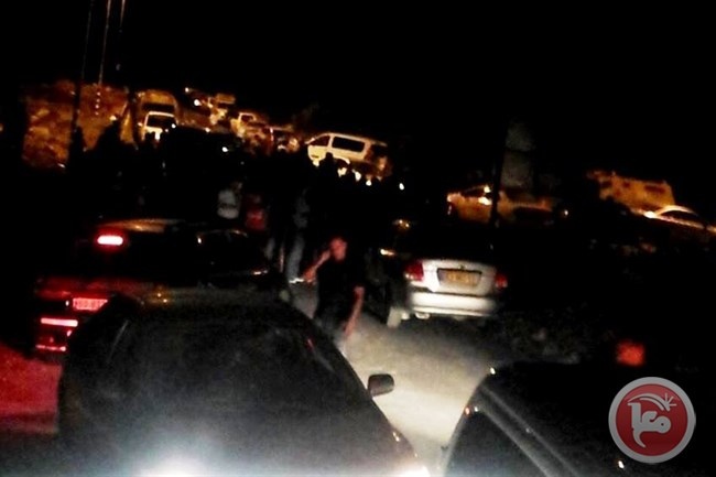 مستوطنون يحاولون اختطاف مواطن من بيت أمر