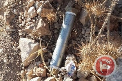 الاحتلال يعتقل فلسطينيين يحملان عبوات ناسفة