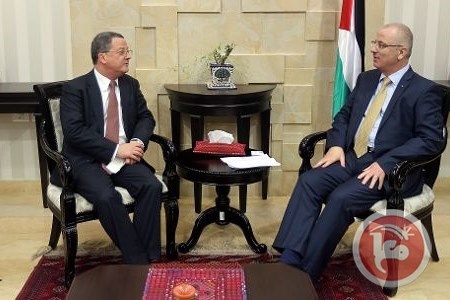 الحمد الله يطلع نائب وزير الخارجية السويسري على جرائم الاحتلال