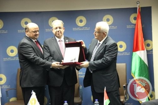 سلطة النقد تكرم الوزير بمناسبة انتهاء عمله كمحافظ لها