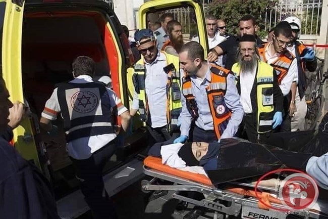 &lt;div&gt;صورة وتعليق: &lt;/div&gt;الاسعاف الاسرائيلي يُقيد الطفلة نورهان عواد بعد اصابتها بالقدس