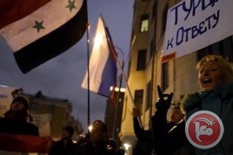متظاهرون يلقون البيض والحجارة على سفارة تركيا في موسكو