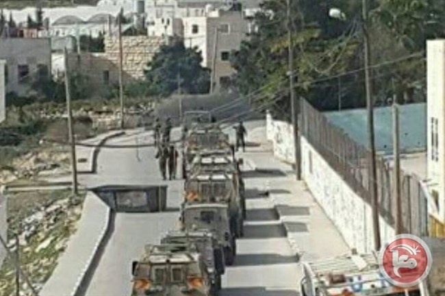 الاحتلال يغلق مدخل مخيم الفوار