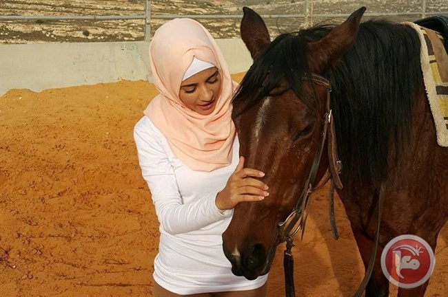 كوثر الديك: أطمح بتشريف وطني بالفروسية ومشاركة فريقي الكروي بالبطولات