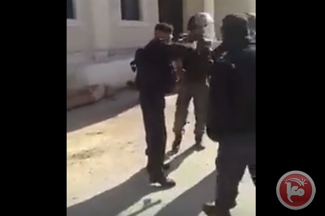 فيديو- الشرطة تتصدى للاحتلال وتجبره على الانسحاب من بيتونيا