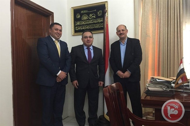 وفد من شبكة معا يلتقي بالسفير المصري