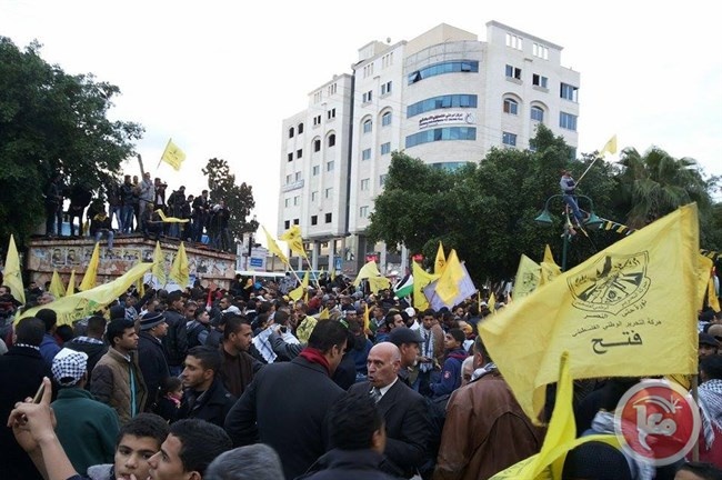 فتح تنظم مسيرة في رام الله تأييدا للرئيس