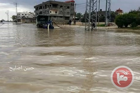 الامطار تغلق بعض الطرق في قطاع غزة