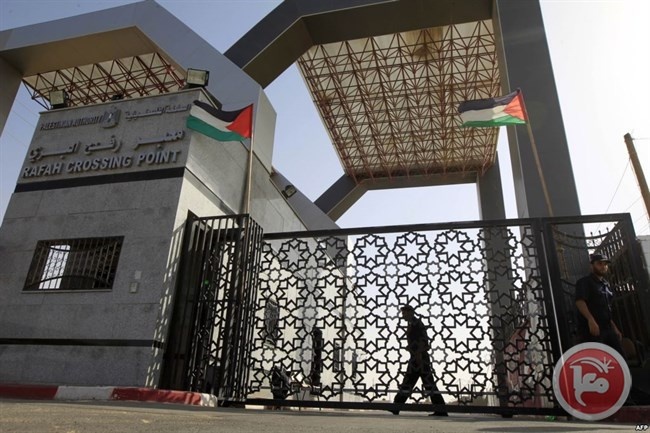 وفد حكومي الى غزة لتنفيذ بند استلام المعابر