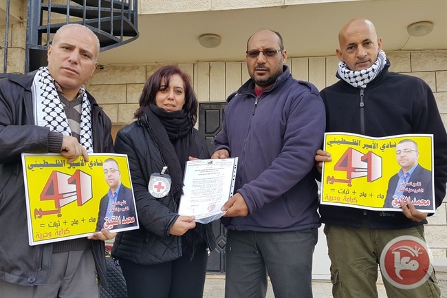 تسليم مذكرة للصليب الاحمر لانقاذ اسير صحفي مضرب عن الطعام