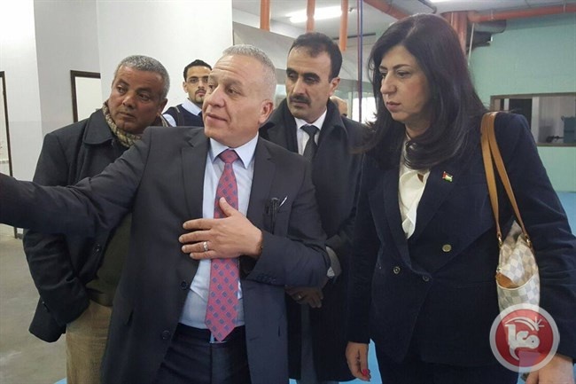 وزيرة الاقتصاد تتفقد شركة مجوهرات بالخليل