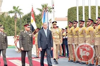وزير الدفاع المصري يستقبل نظيرة العراقي بالقاهرة