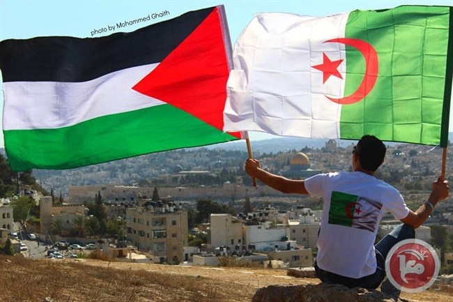 بعثة منتخب قدامى فلسطين تغادر الى الجزائر
