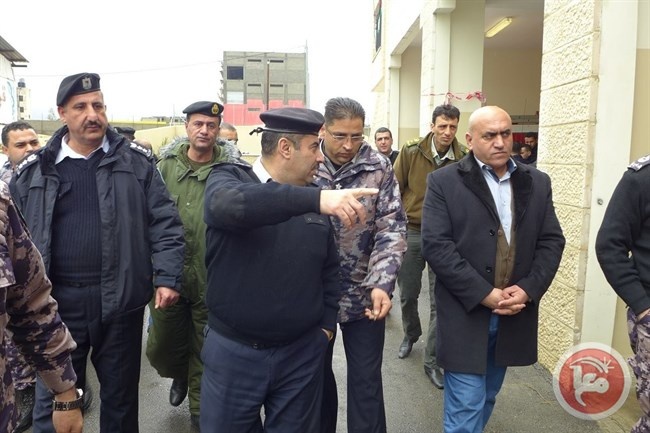 محافظ نابلس يجري زيارة تفقدية لعمليات الطوارئ