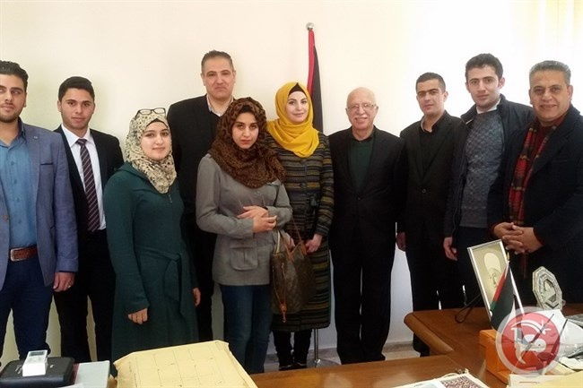 الجعبري يستقبل طلبة الحقوق الفائزين بمسابقة المحاكمة الصورية