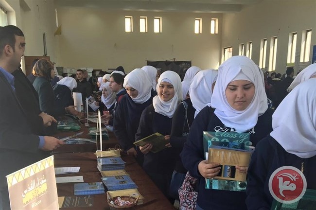جامعة النجاح تشارك في اليوم الإرشادي لطلبة الثانوية العامة بالقدس