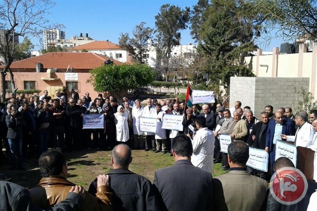 أطباء غزة يطالبون بمساواتهم بأطباء الضفة
