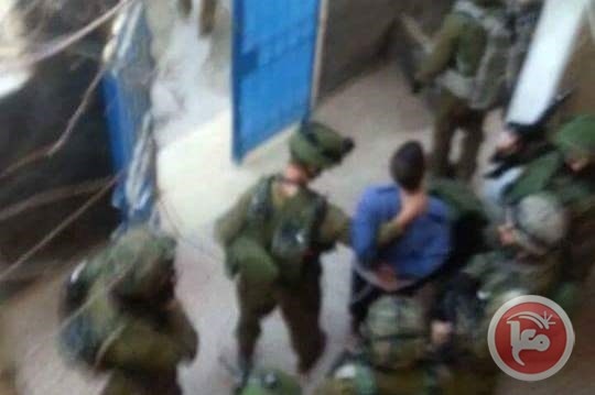 جنود الاحتلال يطفؤون السجائر في جسد أسير