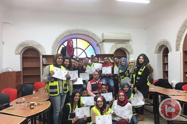 القدس- الدفاع المدني يخرج دورة لمتطوعيه