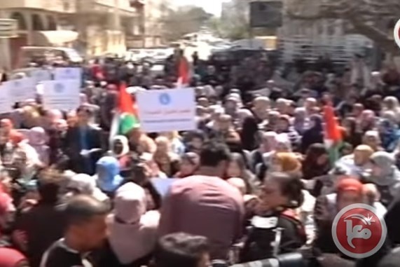 الاتحادات النسوية بغزة تنظم وقفة احتجاجية