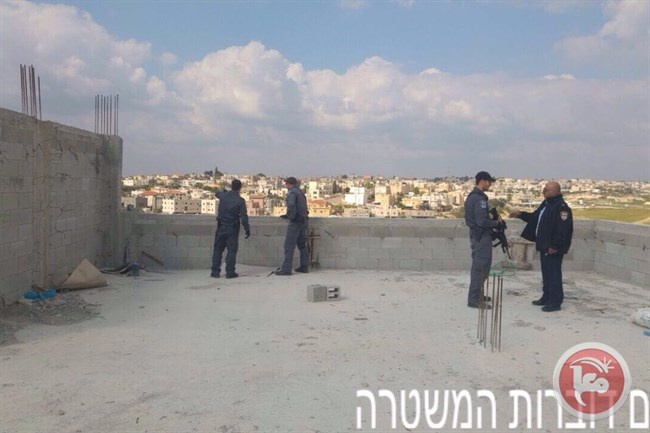 رهط: شرطة إسرائيل تعتقل 40 عاملا فلسطينيا