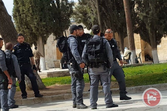 الاحتلال يشدد الدخول الى الاقصى ويحتجز المصلين