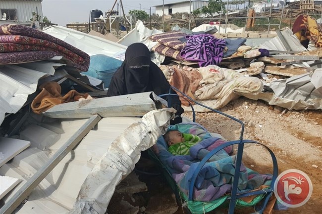 صور- الاحتلال يهدم مساكن &quot;ام الخير&quot; ويشرد أطفالها
