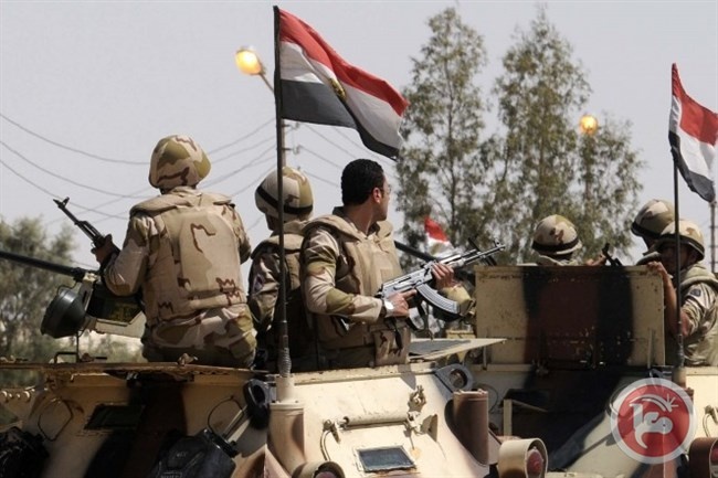 مقتل 3 جنود مصريين اثر تفجير مدرعة بالشيخ زويد