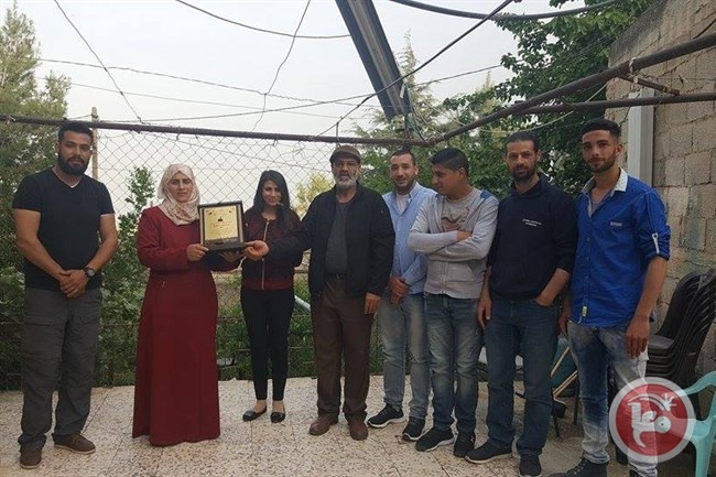 &quot;قلنديا الاعلامي&quot; يزور عائلة الشهيد سجدية