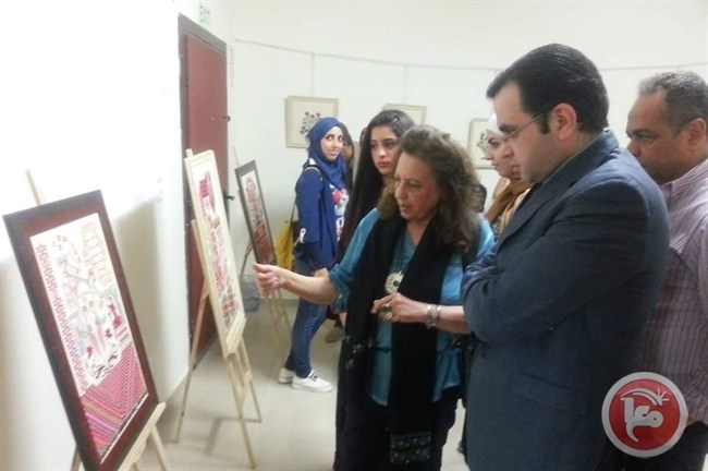 وزير الثقافة يفتتح معرض الفنانة زهيرة زقطان