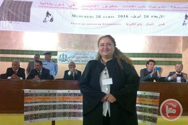 ﻿المحامية عريقات تتسلم الجائزة الأولى بمسابقة دولية في موريتانيا