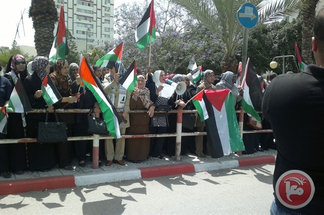 وقفة نسائية امام المجلس التشريعي بغزة تطالب بانهاء الانقسام